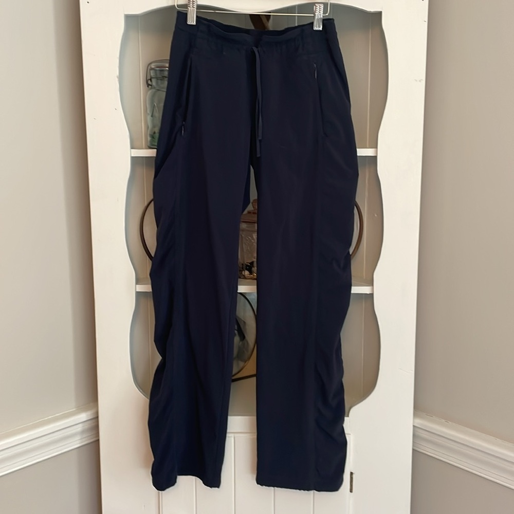 Athleta La Viva ruched joggers navy size 2 - Picture 2 of 4